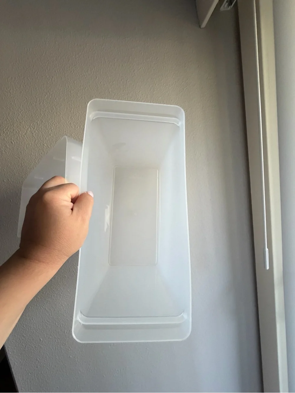 Hanging file crate with lid